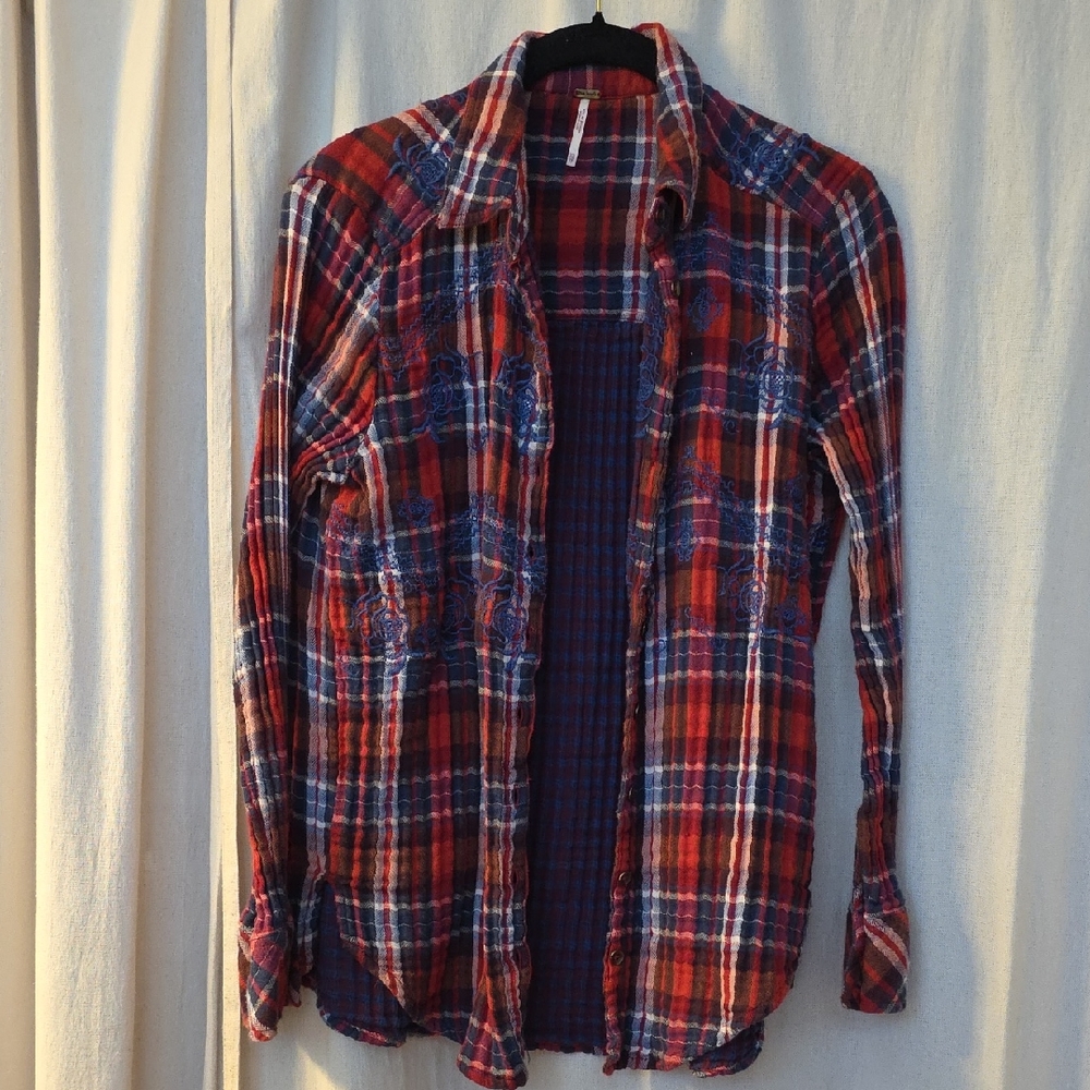 FREE PEOPLE Red and Blue Plaid Button-Up Shirt Embroidery Detail XS Sz 2 - 4